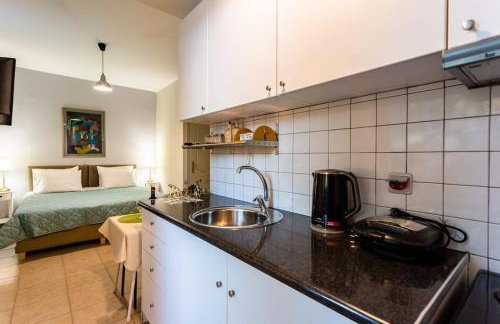 Kitries Summer Getaway - Eden Seaside Suite - Photo 7