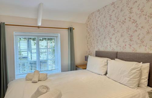 Sheplegh Court Charming Cottage and Pools within Stunning Grounds - Photo 17