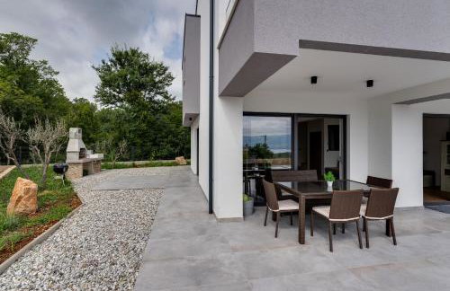 Villa Lavanda -semi-detached villa with a pool and a panoramic view, close to a sandy beach- by TRAVELER tourist agency Krk - Foto 36