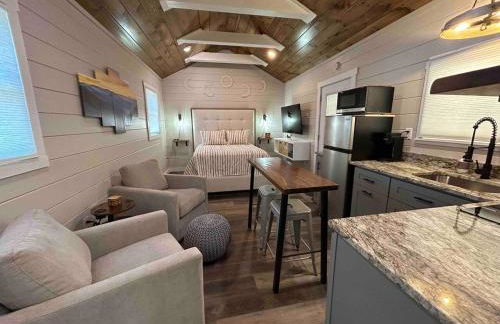 Blissful Nook Tiny Home, Cozy Retreat, Hot Tub, Close to Town, Deep Creek, & Entrance to National Park - Foto 3