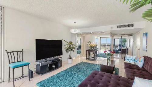 Bright Two Bedroom Condo with Lake Views - Foto 5