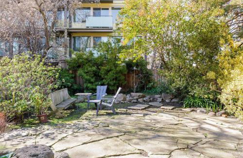 1 Berkeley - Entire Apartment - Private, Spacious - Photo 22