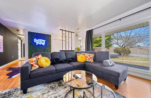 Comfort, Fun, & Charming - 5BR Oasis with Pool - Foto 60