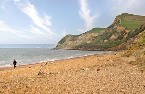 Beautiful Seaside Holiday Home - Photo 28