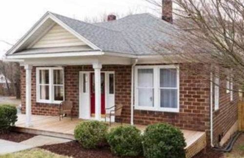 Steps to JMU & I-81 Fenced Yard Walk 2 Starbucks - Foto 11