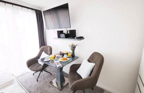 HH 05 by ROCKCHAIR - SUPERHOST Status - Modernes Apartment mit sonnigem Balkon & premium Boxspringbetten in Winterhude - Hamburg Top Geheimtipp - Foto 13