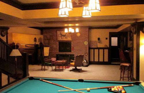 Amazing Villa Rental near Lake Michigan for Family or Group Glamping Vacations in Sheboygan, Wisconsin - Photo 3