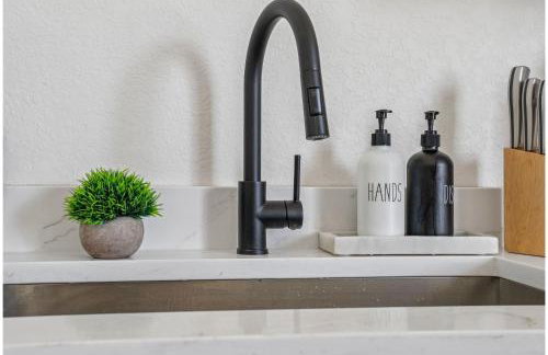 Cozy Historic Gem: 5 Mins to Downtown SA - Foto 15