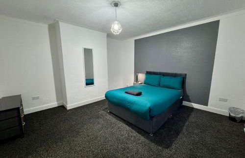 FERRY HOUSE - INVOICE and REDUCED PRICE only via SUNRISE SHORT LETS DUNDEE, 4 Bed House, Great for Contractors, Fully Equipped, Private Parking, Easy Ring Road Access - ASK SUNRISE SHORT LETS - and ONLY 5 Mins to STANNERGATE Ports - Foto 4