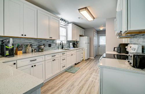 Walk to Ocean Surfside Beach Gem with Private Pool - Foto 9