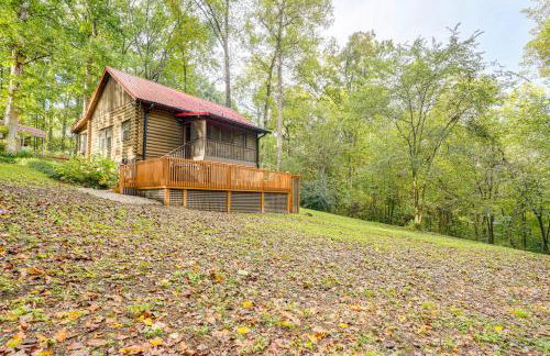 Soak in Hot Tub, Explore Outdoors Cleveland Cabin - Foto 21