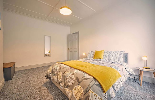 Host Stay Silverlinings - Photo 1