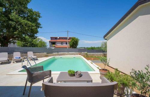 Malerische Villa mit Privatpool, mediterranem Garten, Outdoor-Kueche, Waschmaschine, Trockner - Photo 38