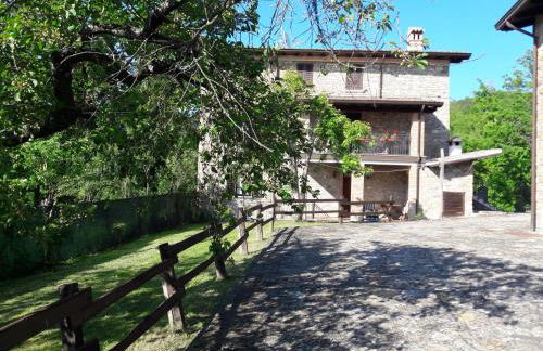 A fine 2 bedroom stone house in Emila - Photo 23