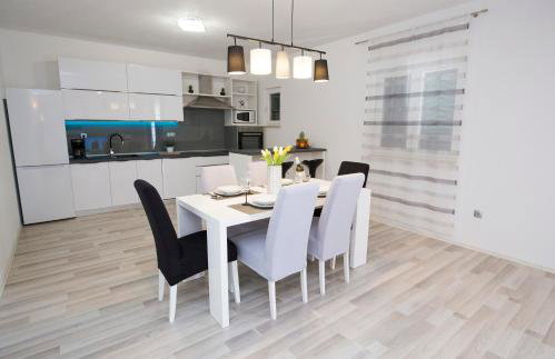 Holiday House M&A&K with swimming pool - Foto 22