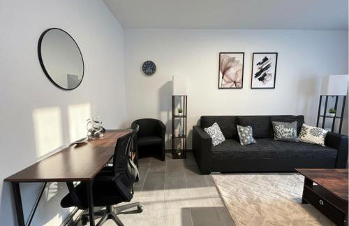 Spacious Apartment with Balcony - nearby Schlosspark - APOLONIAliving - Foto 54