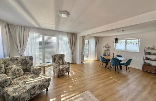 Luxury Apartment 4 bedrooms Self check in out - Foto 11