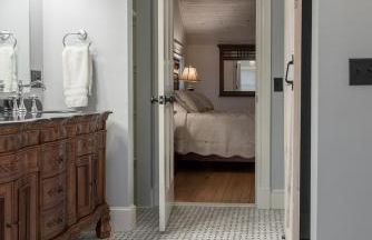 Restored 1881 Farm House - Foto 23