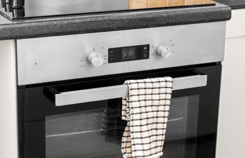 Spacious 5 Bedroom & 5 Bathrooms House - Garden - Parking - Netflix 376MW - Foto 33