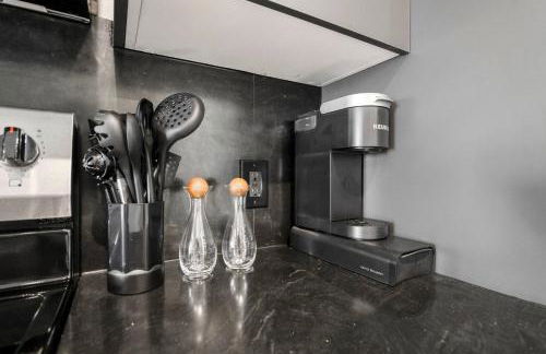 Nature-Inspired Living n Houston’s Trendy East End - Foto 23