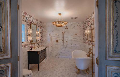 Timeless Elegance-5BR 1930s Home - Photo 4