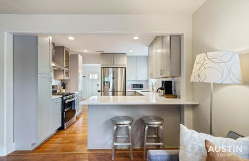 Elegant Escape Gourmet Kitchen and Outdoor Living - Foto 14