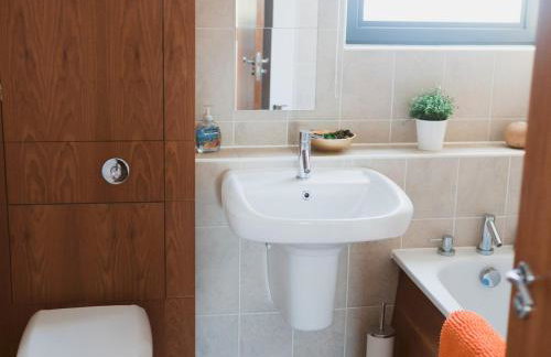 Lovely 2-Bed Flat Glasgow Harbour FREE parking - Pass the Keys - Foto 22