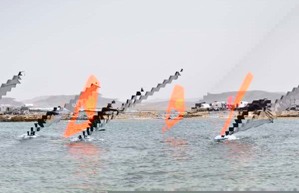Curso de windsurf nas lagoas de El Cotillo - Foto 5