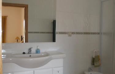 Sunny poolview Apartment - Foto 9