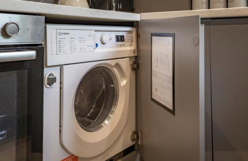 Modern City Centre Townhouse sleeps 10 & Parking - Foto 31