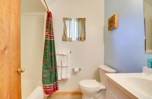 Lakeside Cabin with Beach about 14 Mi to Ski Area! - Foto 14