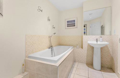 Sovereign House - Close to harbour with parking - Foto 50