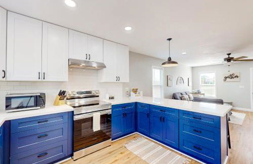 Out of the Blue - Photo 9