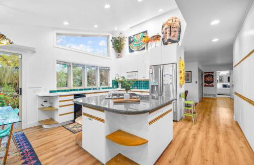 Nature-Inspired Stay with Pool, Fire Pits and More - Foto 37