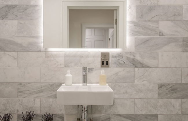 Cathedral View in Exeter - Photo 20