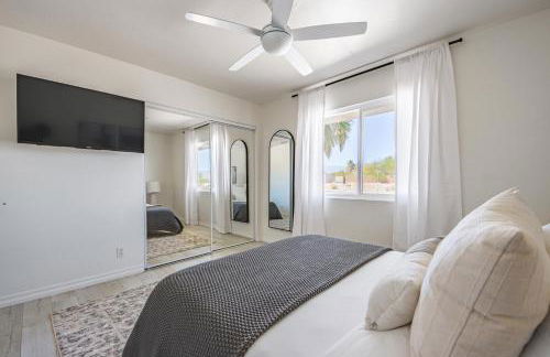 Spacious home with pool, fireplace, outdoor deck - Foto 23