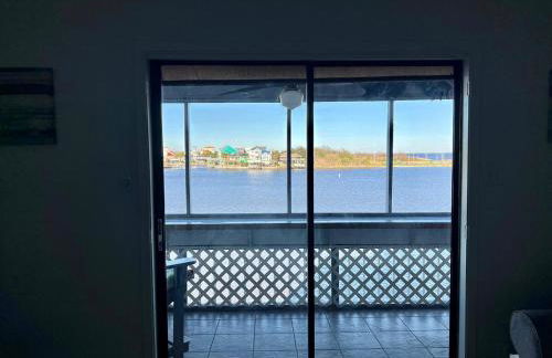 Stunning Waterfront Condo - Foto 32