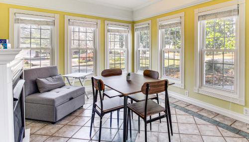 Pool, Patio and Putting Green Manchester Getaway - Foto 2