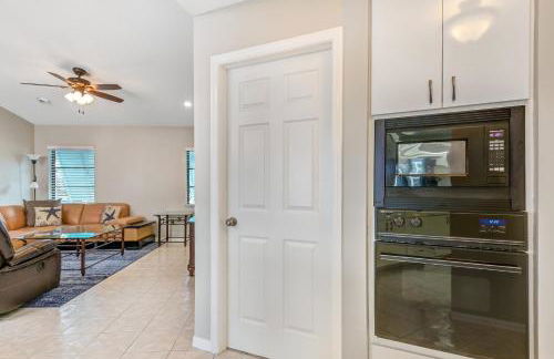 Waterfront Paradise! Heated Pool, Dock, Grill, Fishing near restaurants and shops - Foto 12