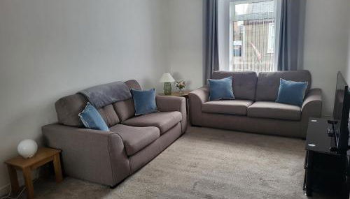 Central 2-bedroom bunglow with double sofa bed - Foto 3
