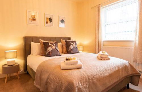 Great 3 bed Handbridge home Sleeps 6 EV Charger - Photo 1