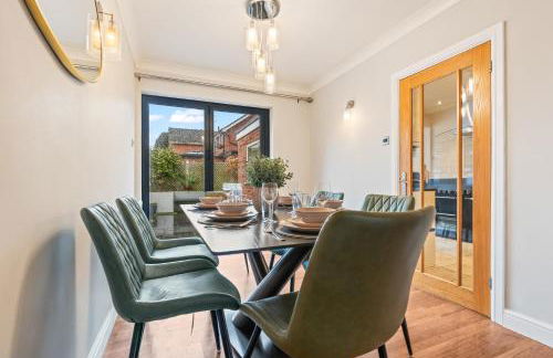 M54 Luxury Escape Sleeps 7- 4 Beds Off M54 - Driveway Parking- RAF Cosford Telford Albrighton Oxley Staffordshire -JLR Wolves Stafford I54 Business Park- 10 Mins to M6- 45 Mins to NEC and BHX Airport Regular & Long Work Stays available - Samina- ARZ Stays - Foto 27