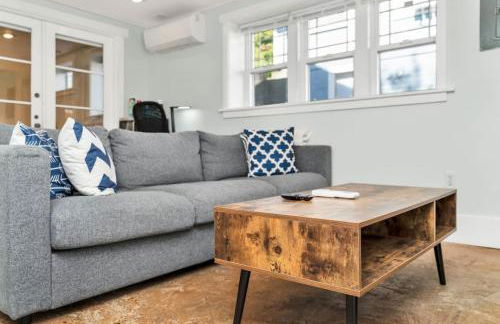 Vintage Westlake Hideaway with Patio & Lake Views - Foto 7