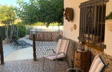 Casa Enric , con zona infantil, piscina y parking privado - Foto 2