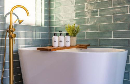 @ Marbella Lane - Vibrant & Chic Designer Home - Photo 72