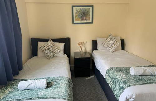 Comfy, king bed families & Contractors welcome - Foto 14