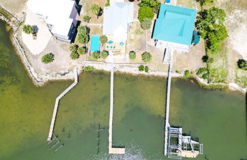 Spacious house- Deep Water Dock Pool Golf Cart Rental available - Foto 60