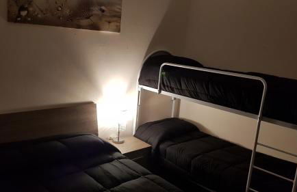 VAL D'ORCIA DELUXE 2, RAFFINATA CASA immersa nel verde con WiFi, giardino e parcheggio - Foto 7