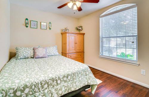 Suburban Home in Magnolia with Fenced Yard - Foto 21