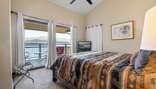 Shores Lakefront Condo - Foto 4, Habitación